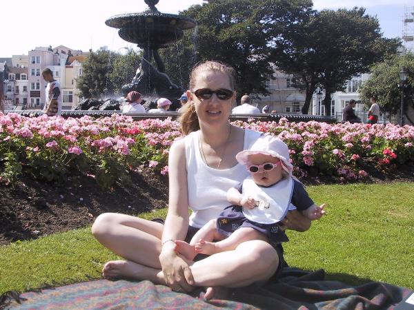 ...don't you love those sun glasses!...:-)
