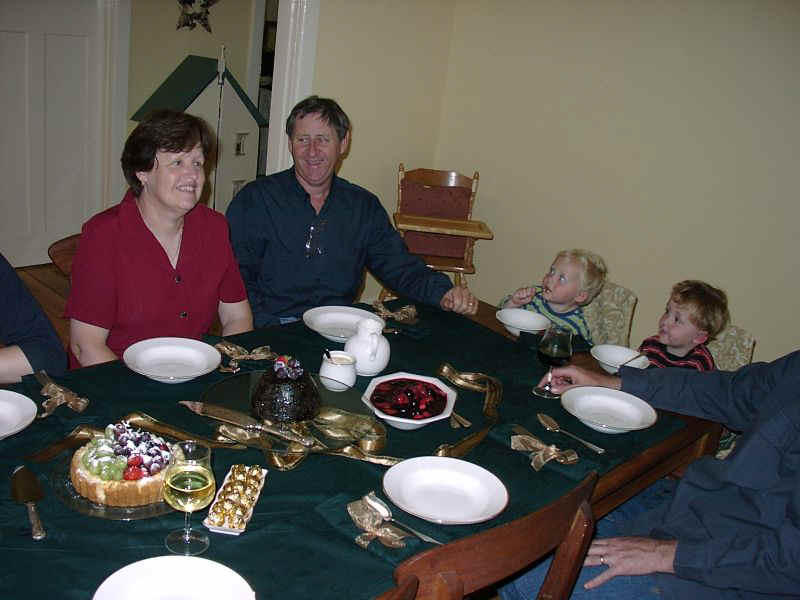 12250013_Dessert.m.jpg (75865 bytes)