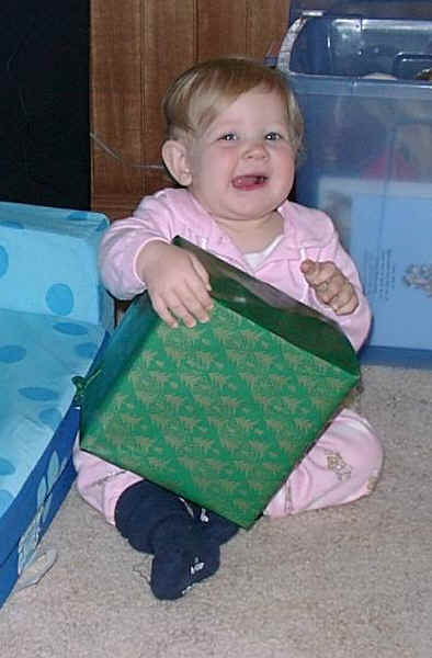 04210001_Emma_1yo.jpg (38611 bytes)